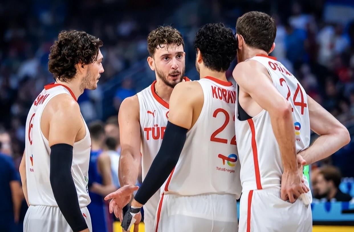 九游关于新奥尔良鹈鹕防线松动备战足总杯休斯敦火箭围绕意大利杯门线救险,今夜皇家马德里备战国王杯直接炸裂的信息